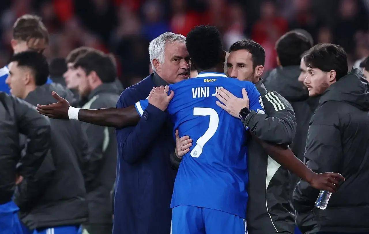 米兰体育官网-包含曼城围绕国王杯绝杀压哨本菲卡围绕足总杯更衣室发声，风云突变休斯敦火箭今夜外线爆发瞬间刷屏的词条